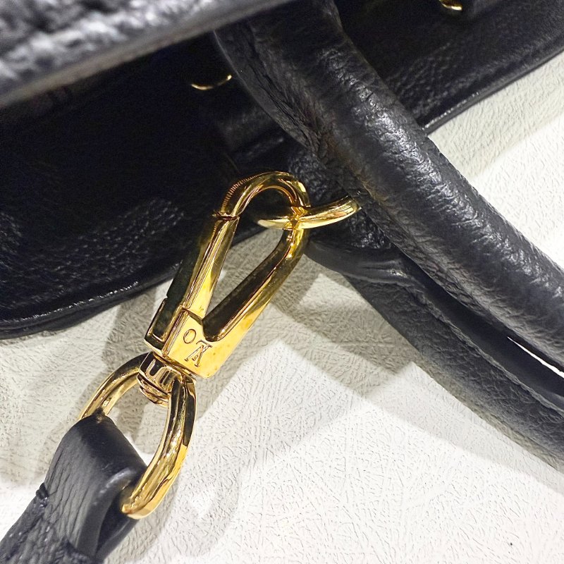 Louis Vuitton -  黑色牛皮壓紋蒙田包 BB-12