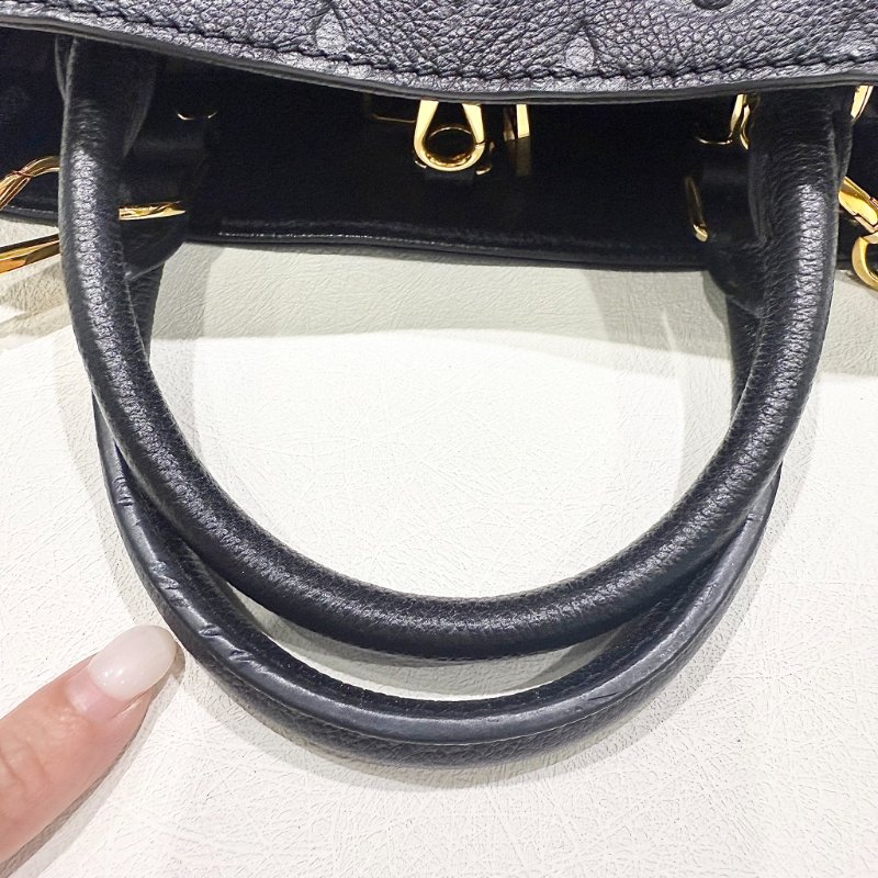 Louis Vuitton -  黑色牛皮壓紋蒙田包 BB-14