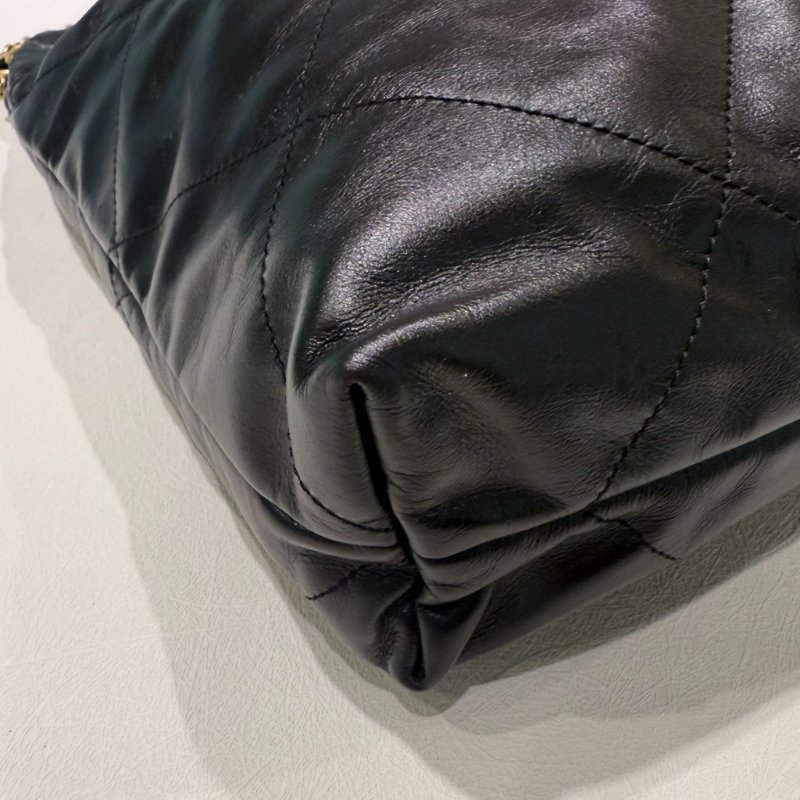 CHANEL- 黑色金釦白字樣22BAG / 中號-5