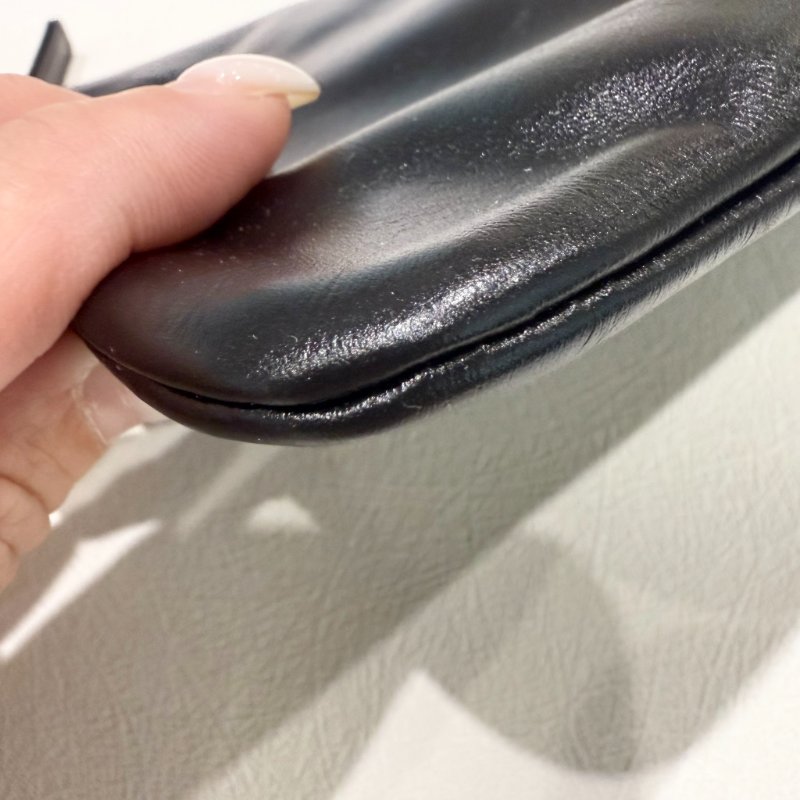 CHANEL- 黑色金釦白字樣22BAG / 中號-8