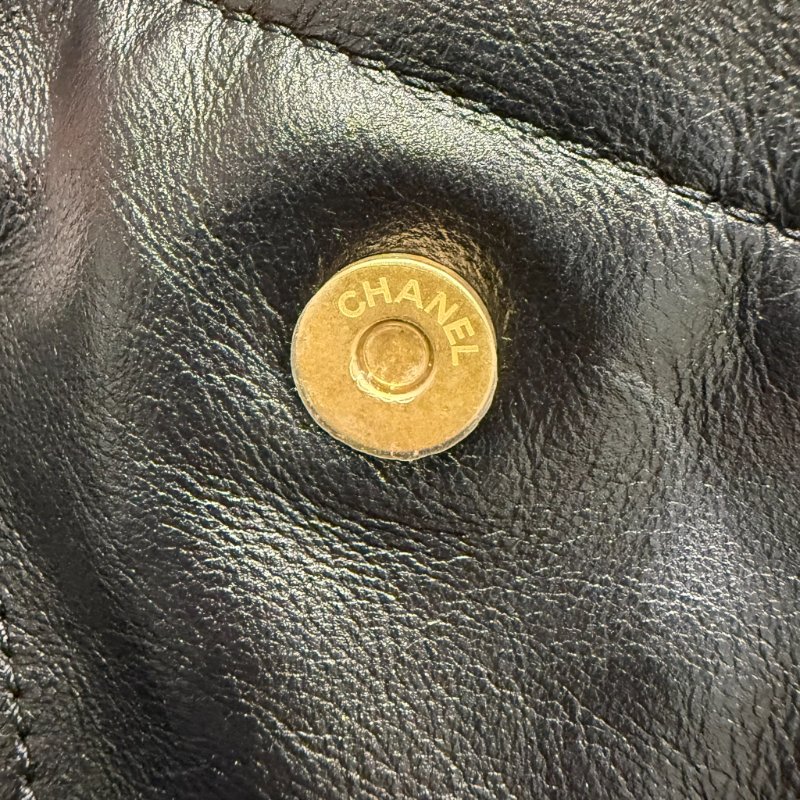CHANEL- 黑色金釦白字樣22BAG / 中號-20