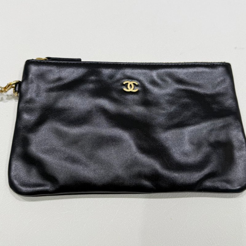 CHANEL- 黑色金釦白字樣22BAG / 中號-24