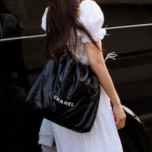 CHANEL- 黑色金釦白字樣22BAG╻ 中號-3