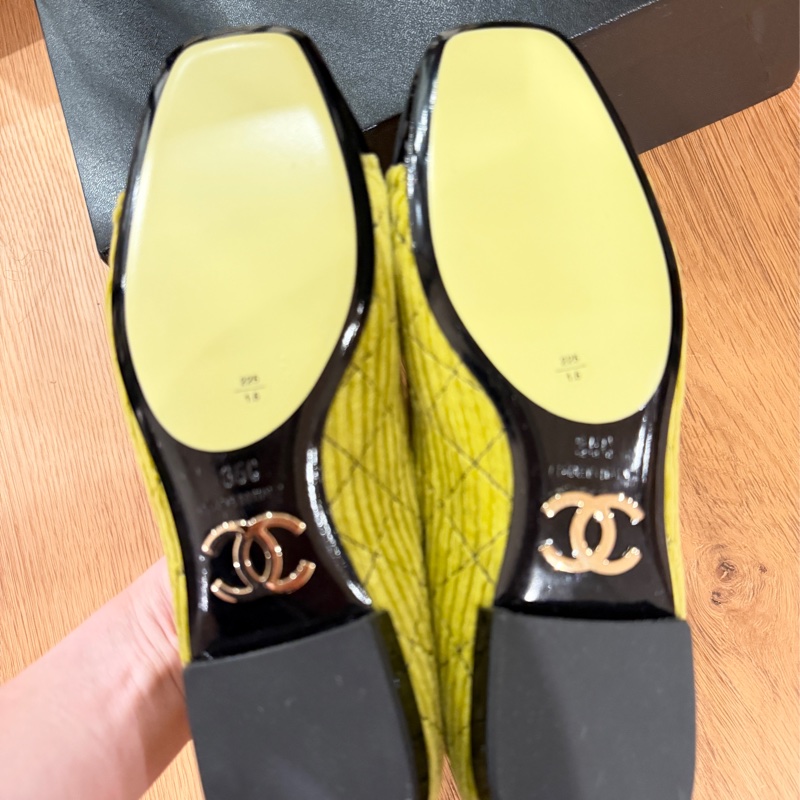 Chanel 香奈兒經典娃娃鞋 橄欖綠燈芯絨拼羊皮 尺寸35號-4