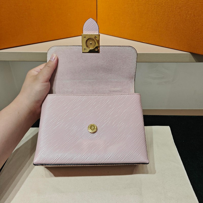 Louis Vuitton 粉色鎖頭包 epi水波紋-6