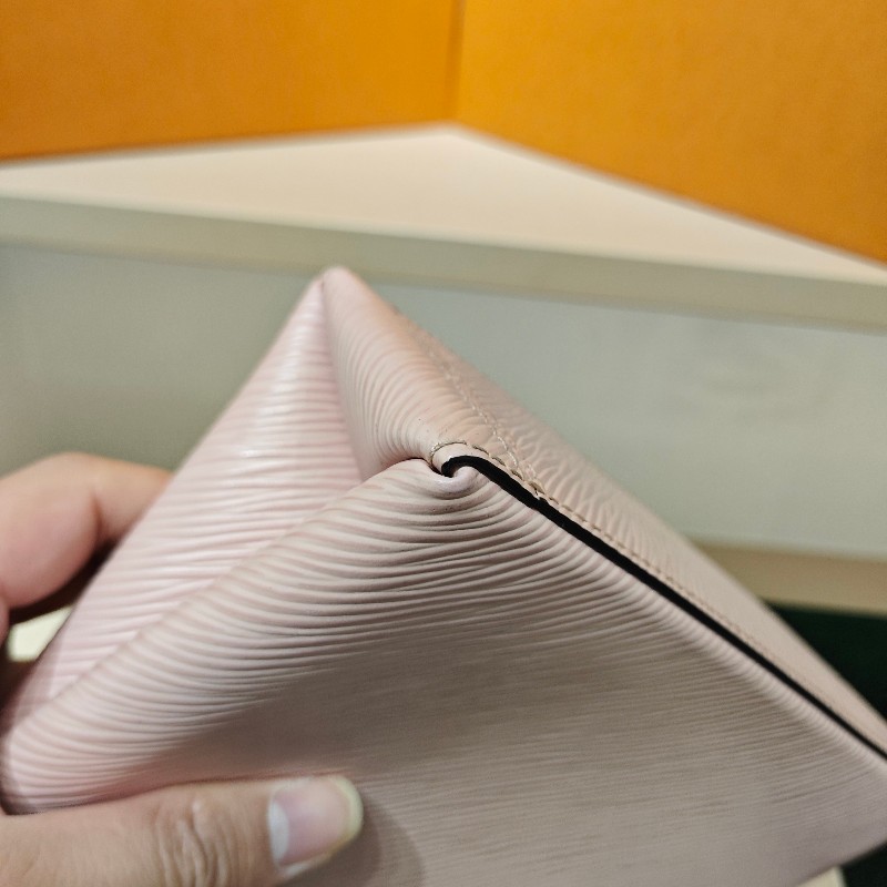 Louis Vuitton 粉色鎖頭包 epi水波紋-12