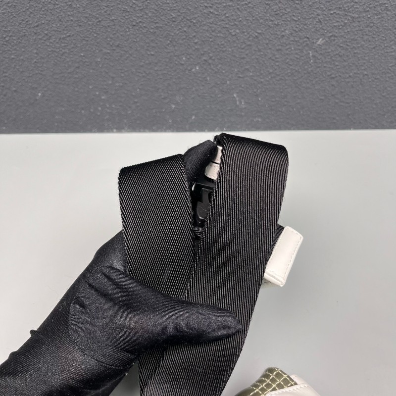 Burberry 新款TB拼色Lola腰包-8