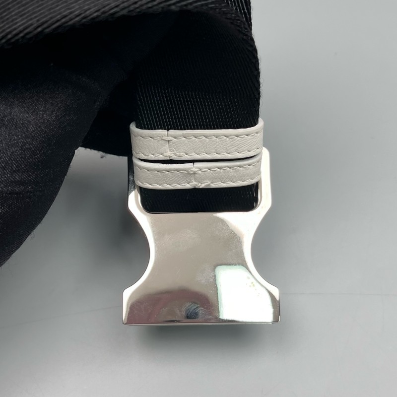 Burberry 新款TB拼色Lola腰包-9