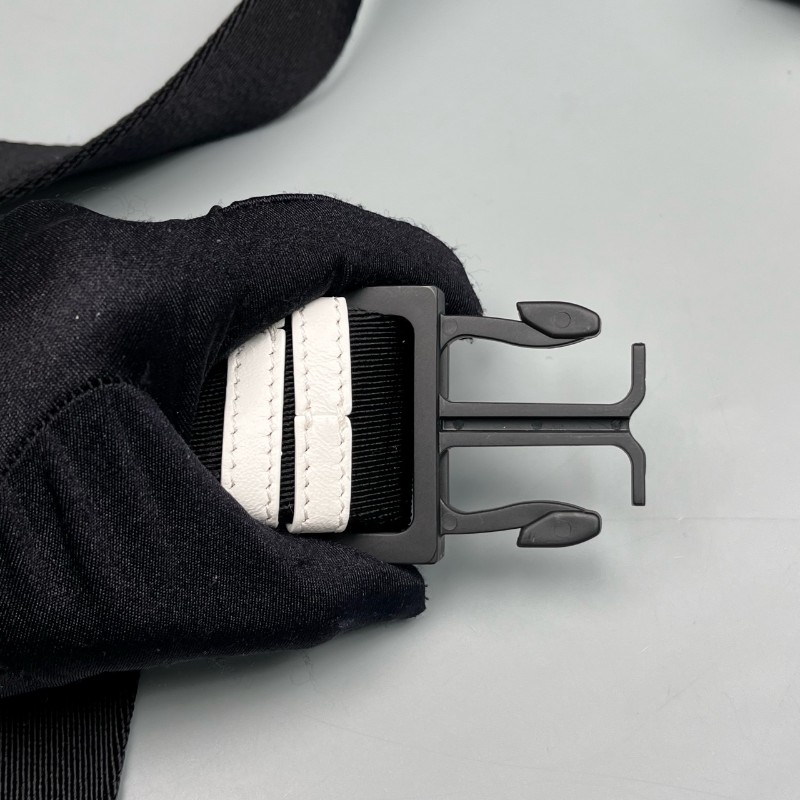 Burberry 新款TB拼色Lola腰包-11