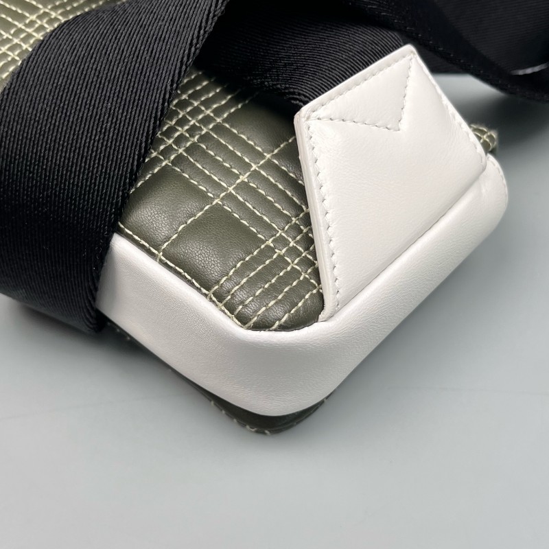 Burberry 新款TB拼色Lola腰包-15