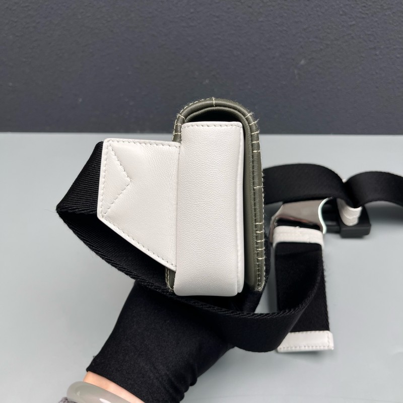 Burberry 新款TB拼色Lola腰包-17