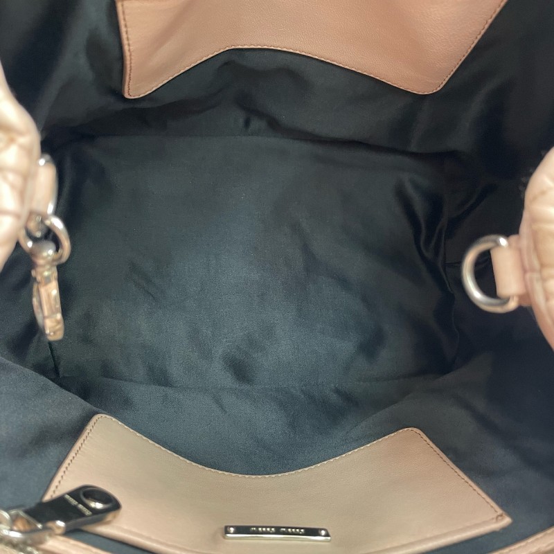 Miu Miu 裸粉色全皮褶皺肩背包-7