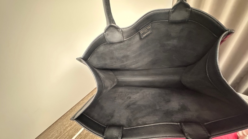 Dior 迪奧中號黃金尺寸 黑色立體浮雕logo Dior Book Tote牛皮托特包 沙灘包 購物袋-1