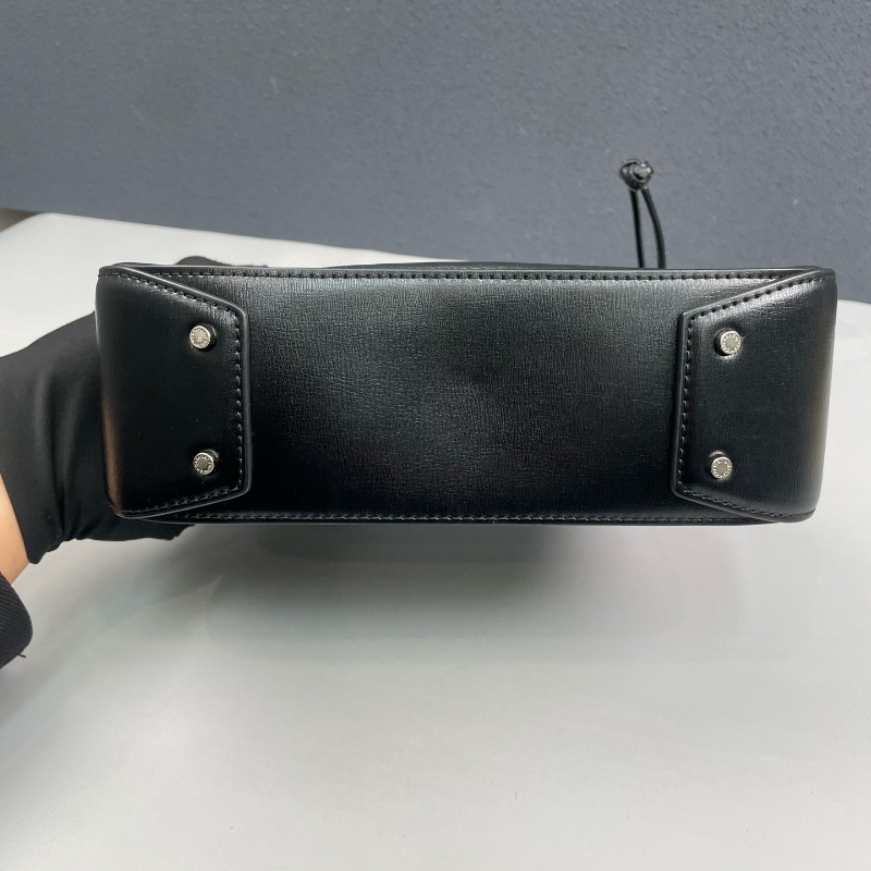 Alexander wang 黑色全皮Ryan抽繩肩背包-13