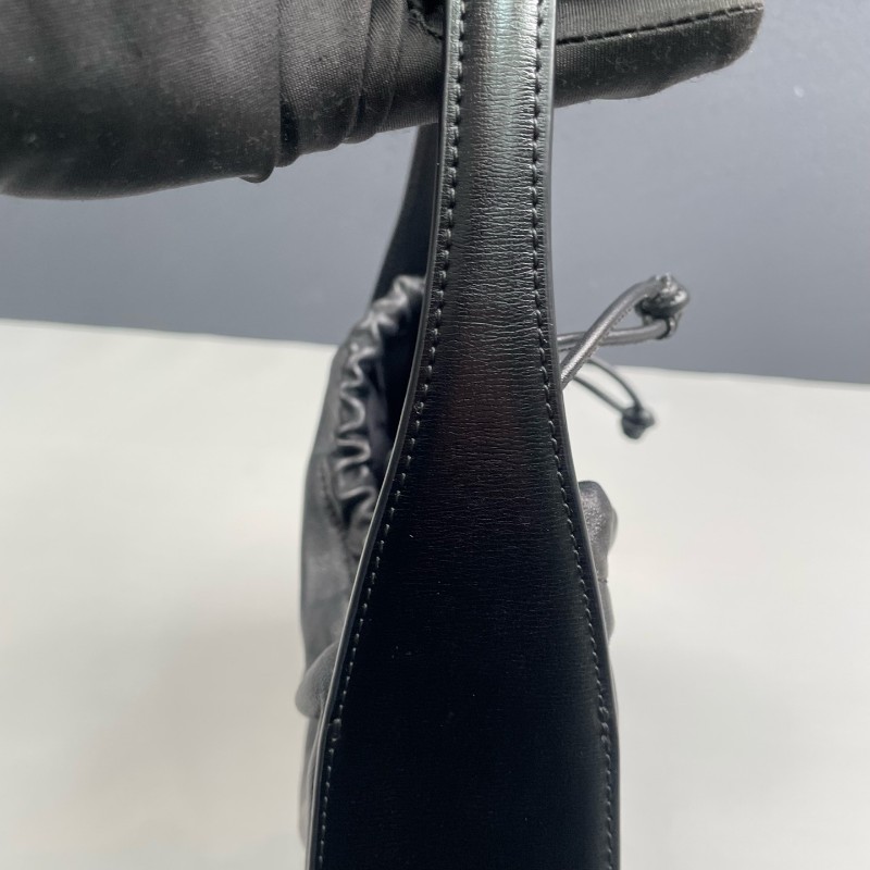 Alexander wang 黑色全皮Ryan抽繩肩背包-17