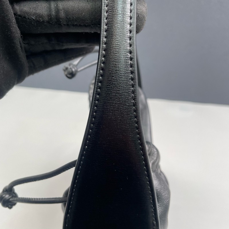 Alexander wang 黑色全皮Ryan抽繩肩背包-18