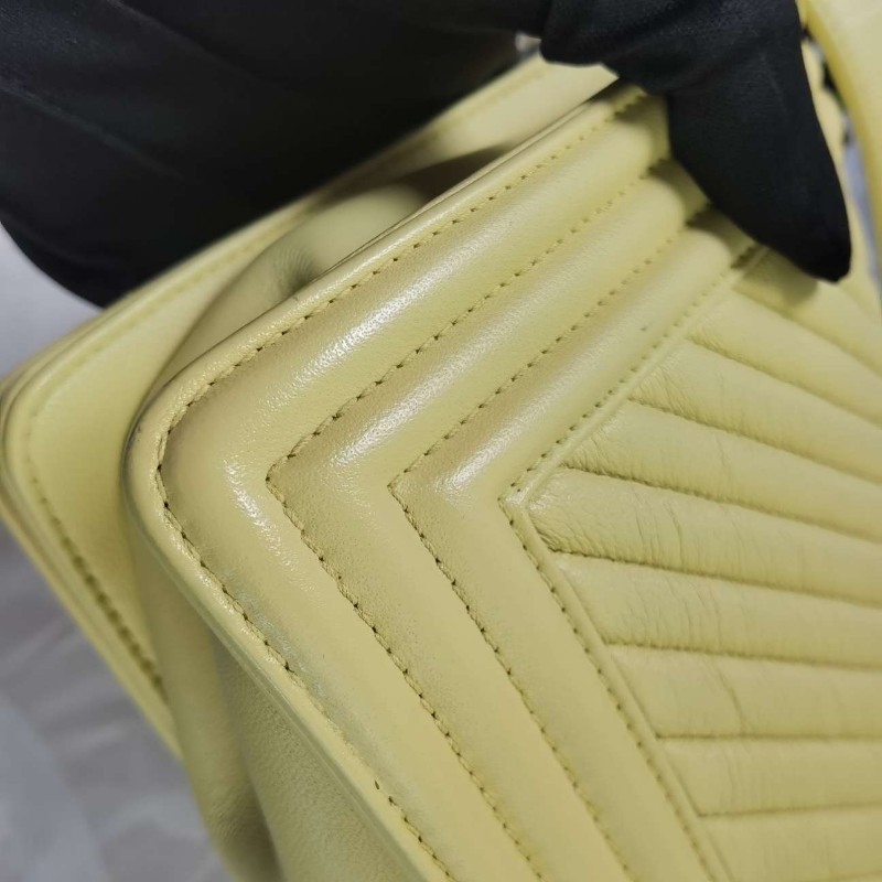 CHANEL LEBOY 中號25cm 羊皮V紋肩背包-9