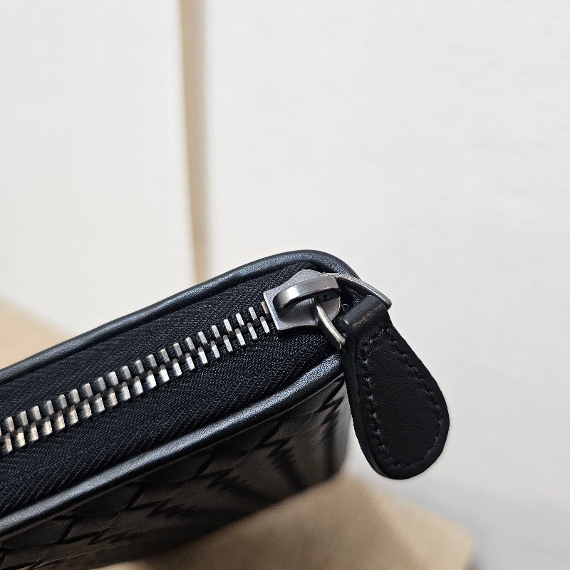 [專櫃半價❣️好物] BV黑皮革小編織黑釦拉鏈長夾-4