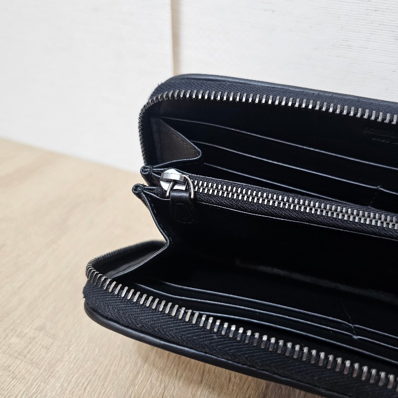 [專櫃半價❣️好物] BV黑皮革小編織黑釦拉鏈長夾-11