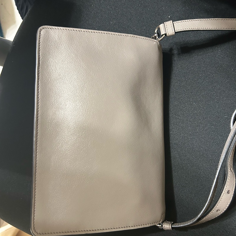 [全新］Prada 竹灰色皮革斜背包-11