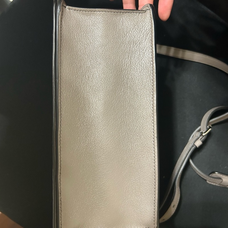 [全新］Prada 竹灰色皮革斜背包-12