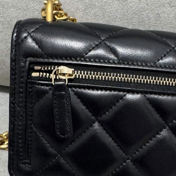 香奈兒 Chanel 22P琺瑯扣WOC（雷標保卡防塵袋）-15