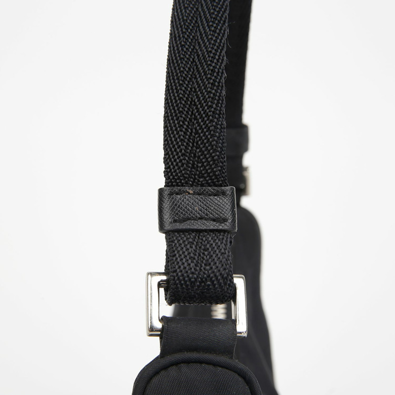 PRADA 三角形標誌單肩包-4