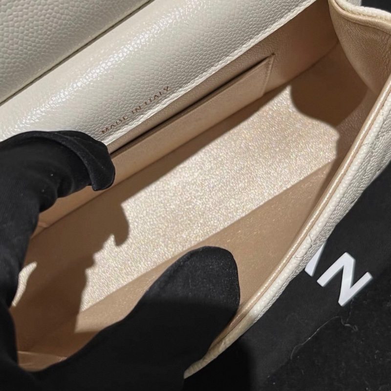 Chanel 22 Vanity Bag 白色貝殼包，荔枝紋牛皮，有塵袋-6