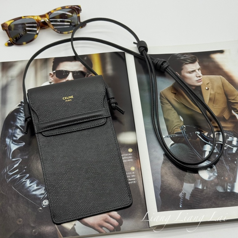 CELINE墨黑色牛皮手機斜背包-4