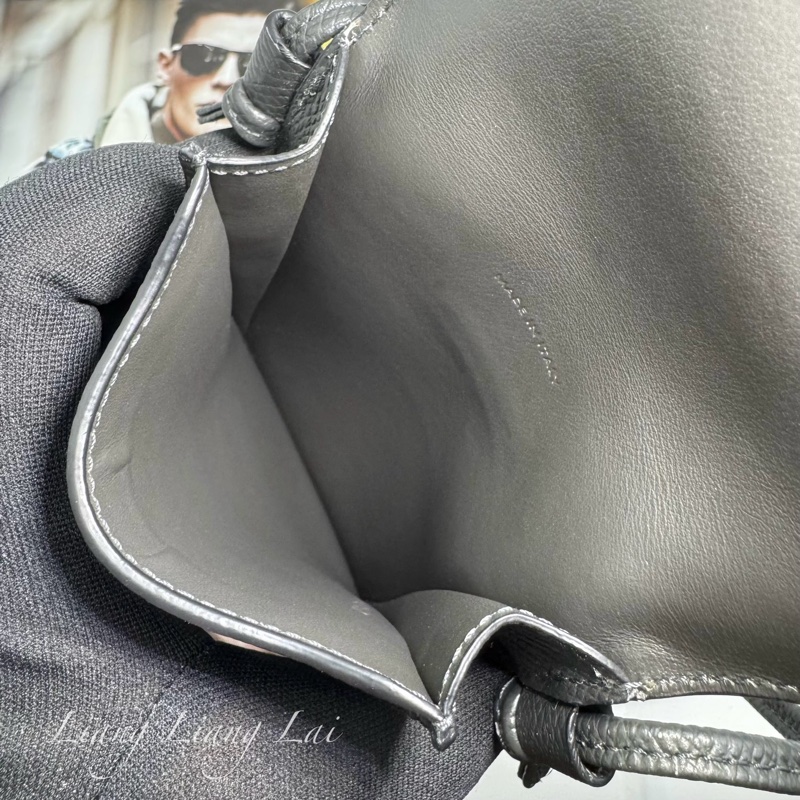 CELINE墨黑色牛皮手機斜背包-6