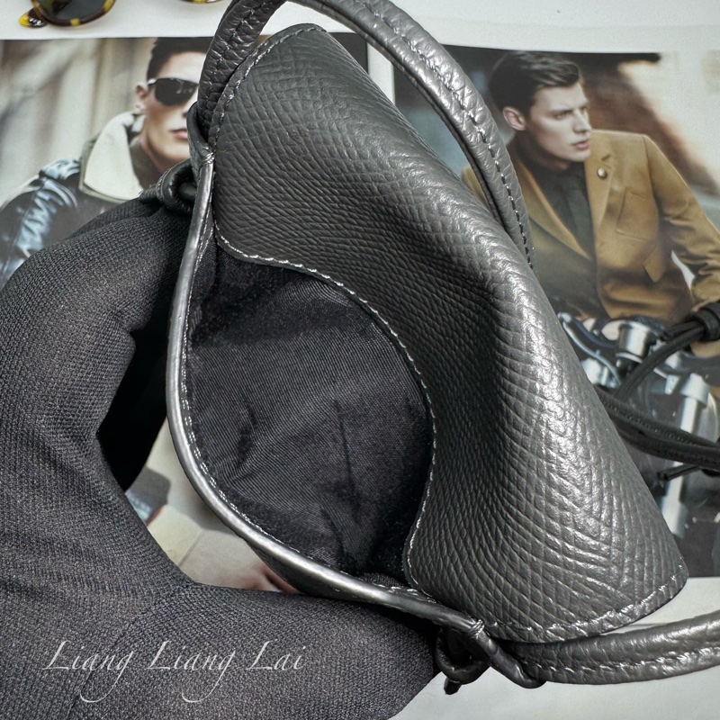 CELINE墨黑色牛皮手機斜背包-8