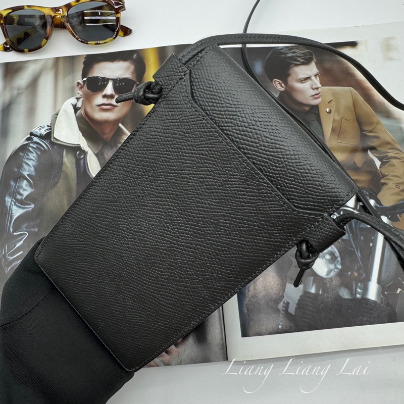 CELINE墨黑色牛皮手機斜背包-18