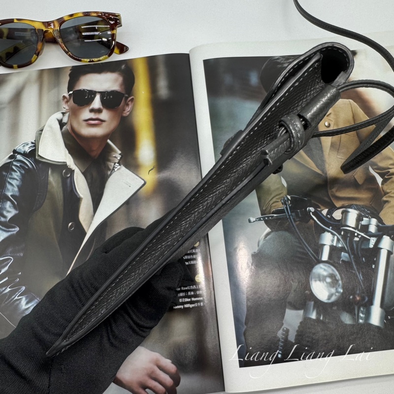 CELINE墨黑色牛皮手機斜背包-20