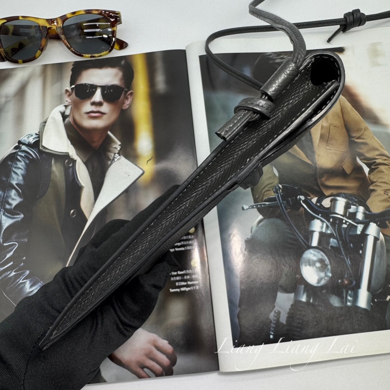 CELINE墨黑色牛皮手機斜背包-21