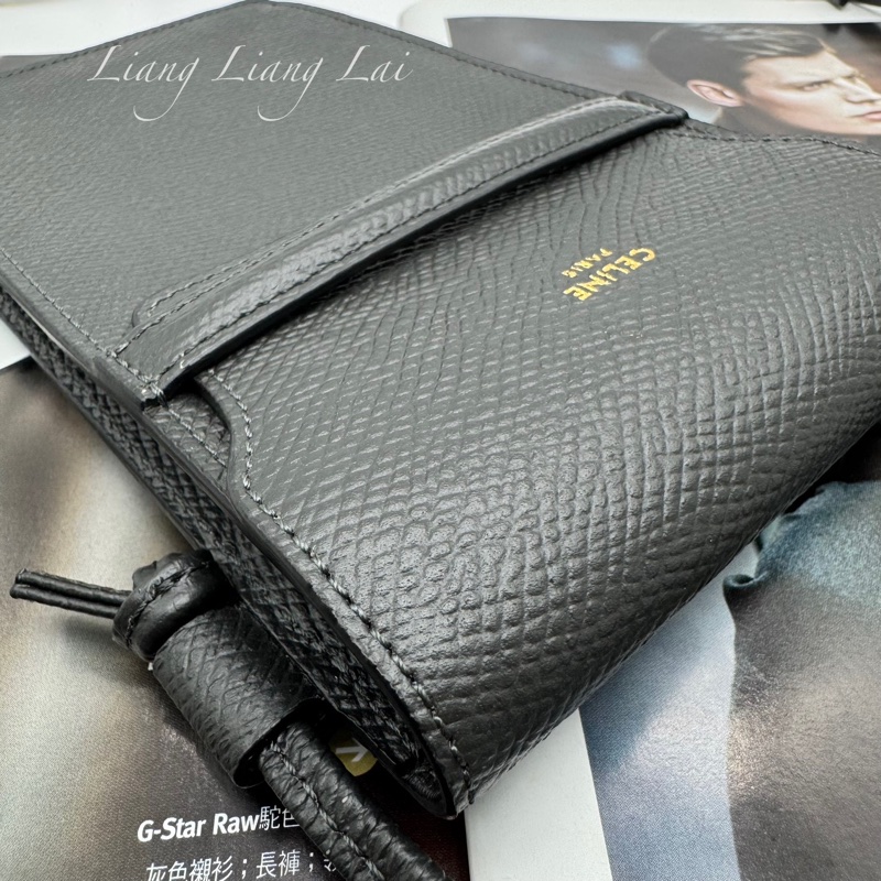 CELINE墨黑色牛皮手機斜背包-26