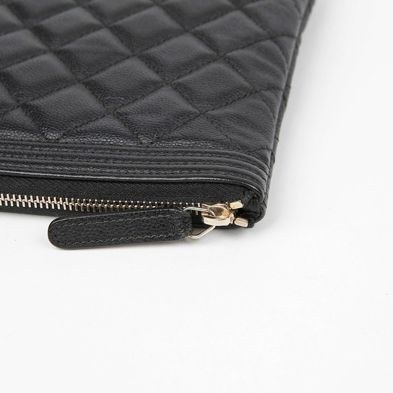 CHANEL 魚子醬皮男孩新款中型手拿包 A84406-6