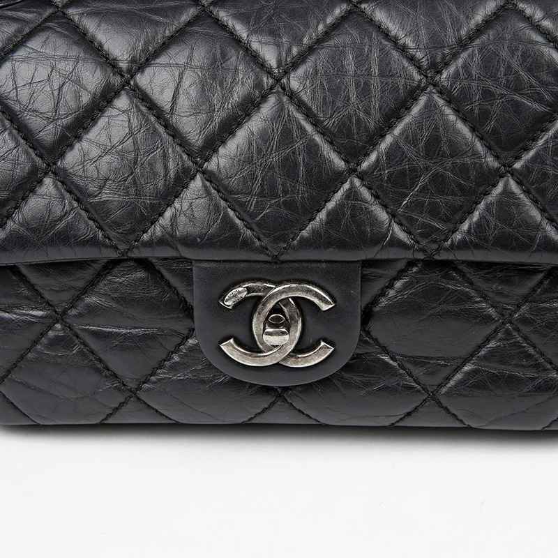 CHANEL 柴犬翻蓋肩斜背包-2