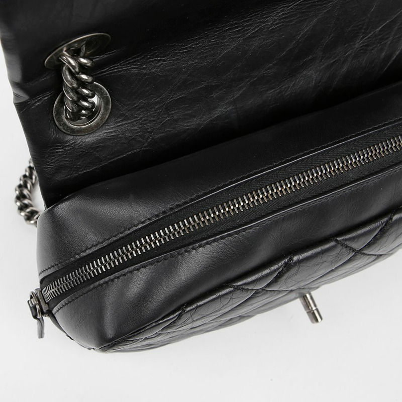 CHANEL 柴犬翻蓋肩斜背包-9