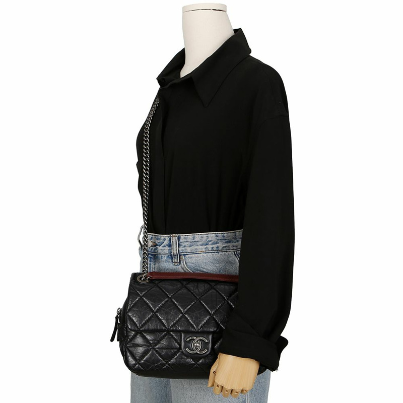 CHANEL 柴犬翻蓋肩斜背包-11