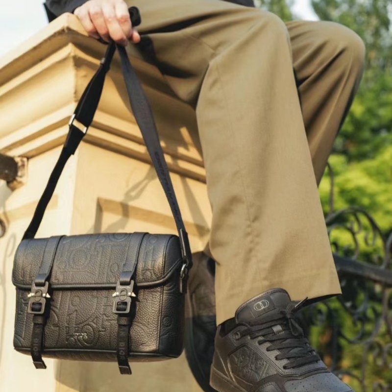 DIOR - 黑色牛皮Hit The Road郵差包-8