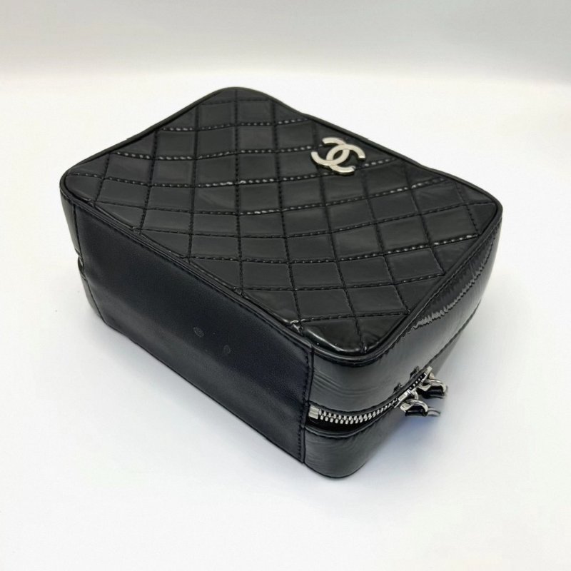 CHANEL 黑色漆皮紅色寬肩帶盒子肩背斜背包 20*15*9 98新配件塵袋-3