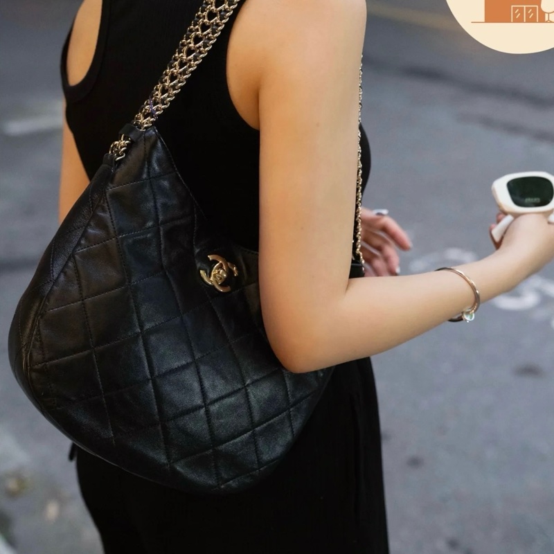 Chanel 特別款黑金瀑布鏈條hobo嬉皮腋下包-3