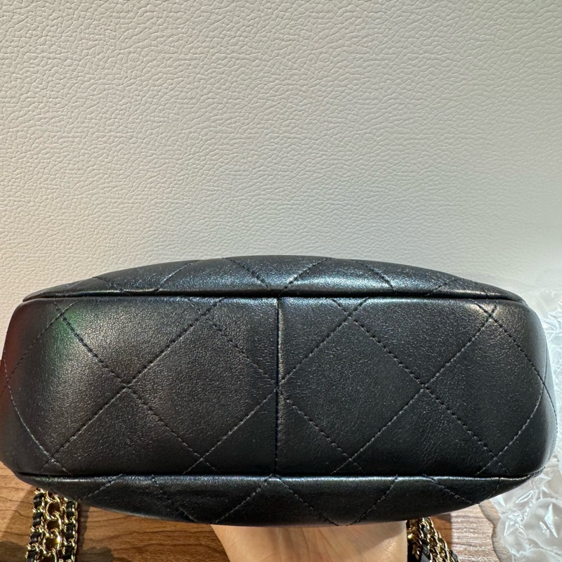 Chanel 特別款黑金瀑布鏈條hobo嬉皮腋下包-5