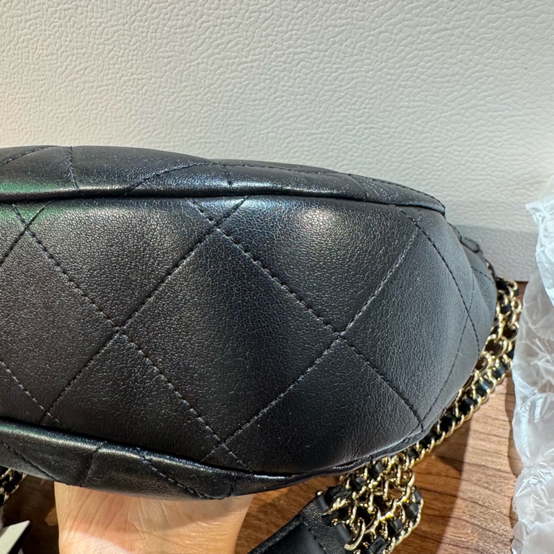 Chanel 特別款黑金瀑布鏈條hobo嬉皮腋下包-7