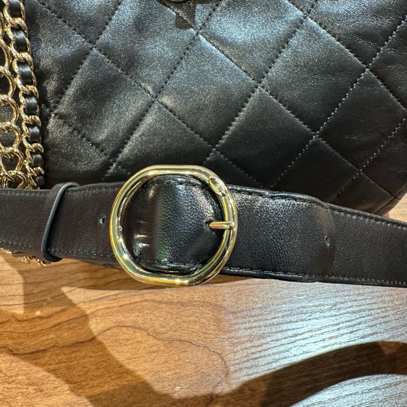 Chanel 特別款黑金瀑布鏈條hobo嬉皮腋下包-10