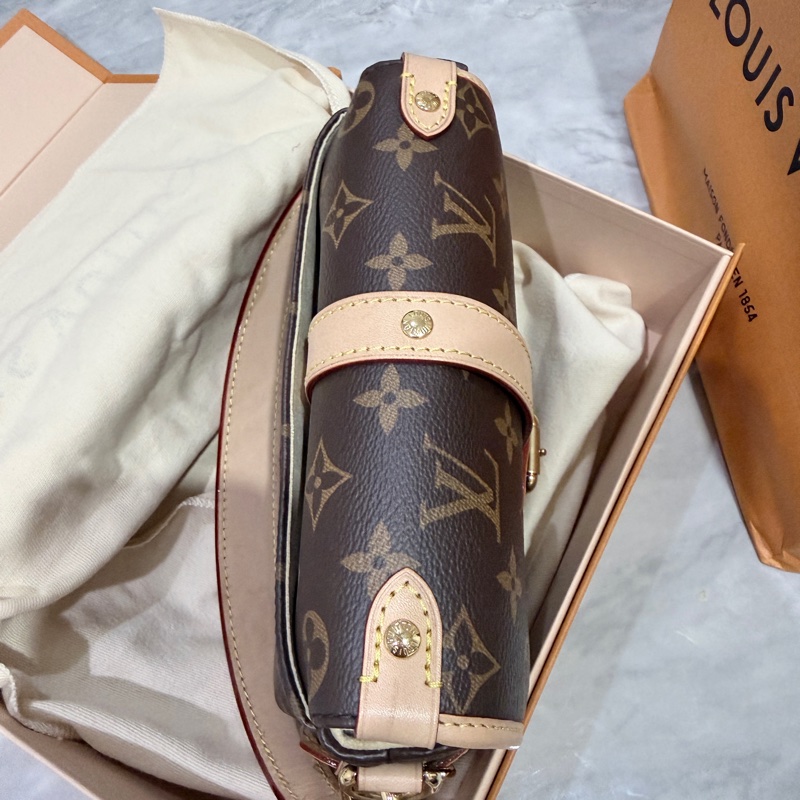 LV 路易威登。M46740 Saumur BB 馬鞍包❤️9.8-3