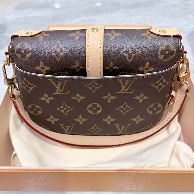 LV 路易威登。M46740 Saumur BB 馬鞍包❤️9.8-4
