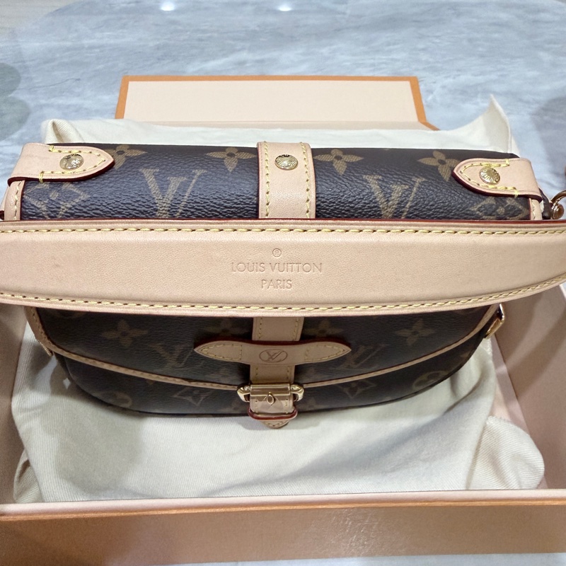 LV 路易威登。M46740 Saumur BB 馬鞍包❤️9.8-6