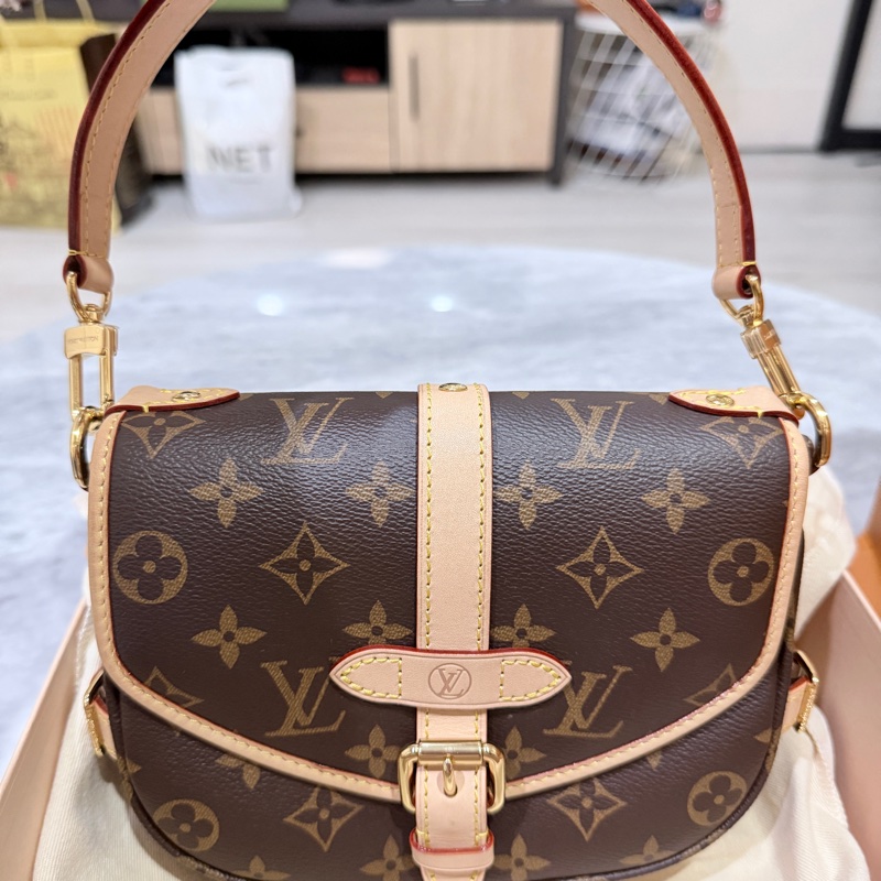 LV 路易威登。M46740 Saumur BB 馬鞍包❤️9.8-7
