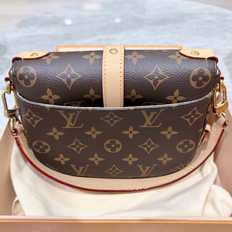 LV 路易威登。M46740 Saumur BB 馬鞍包❤️9.8-9